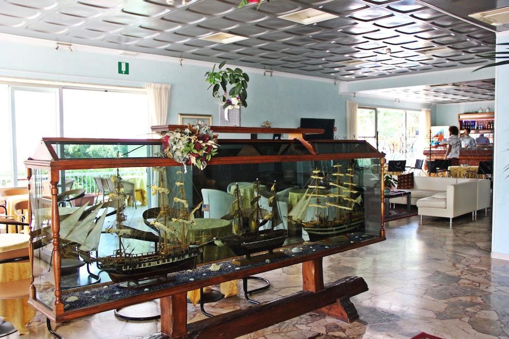 Hotel Stacchini Cesenatico Esterno foto