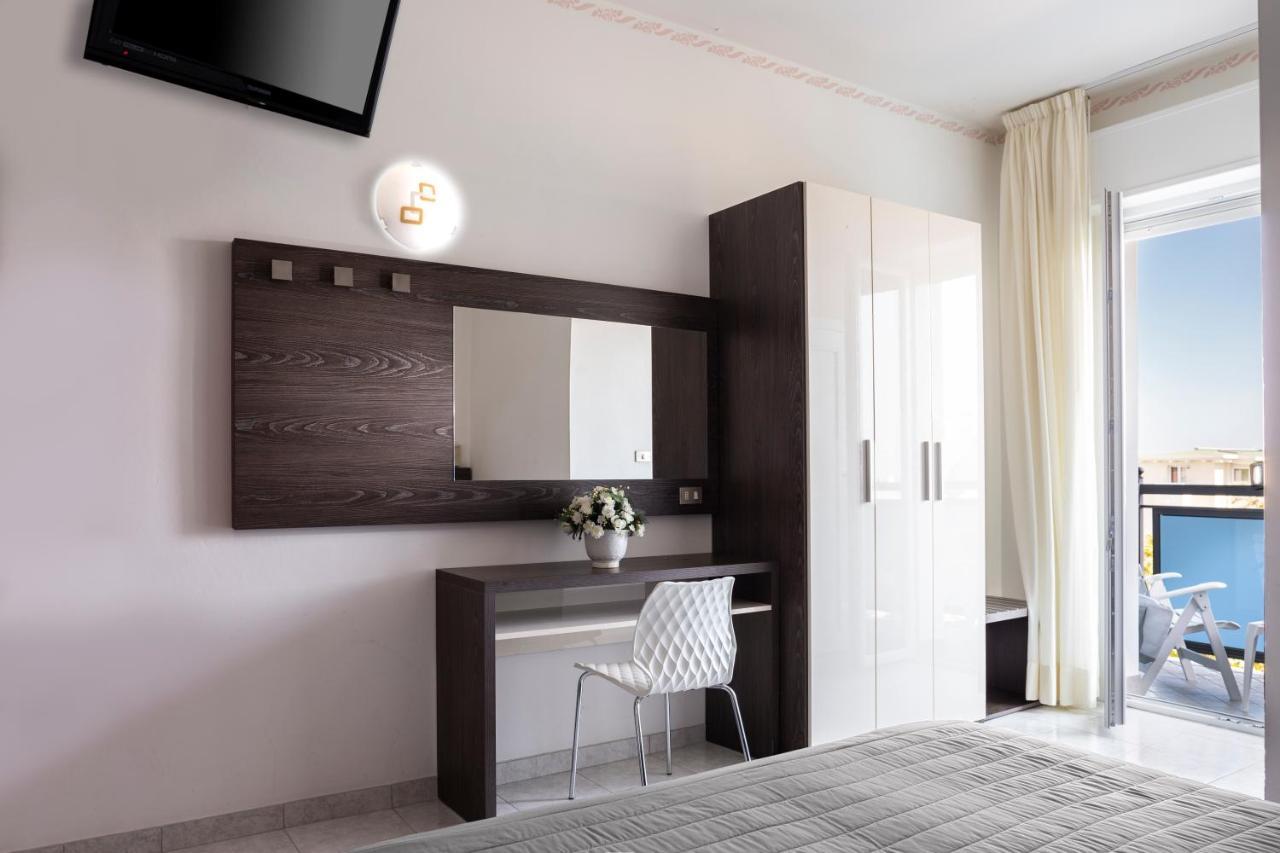 Hotel Stacchini Cesenatico Esterno foto