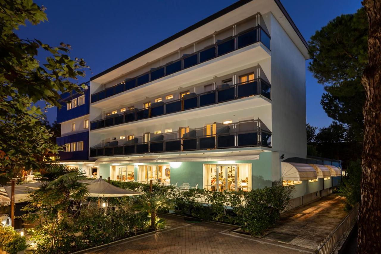 Hotel Stacchini Cesenatico Esterno foto